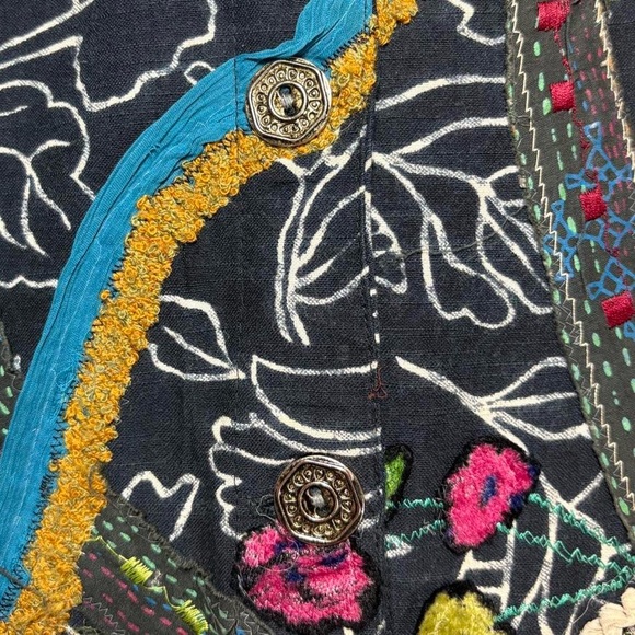Vintage 90s Chico embroidered black vest with multi-coloured flowers and leaves - Picture 3 of 6